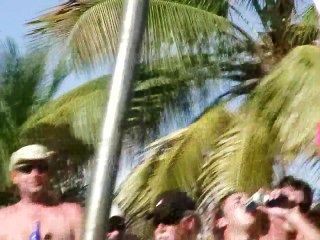 wild party girls escena 8