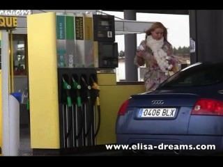desnudas_en_gasolinera