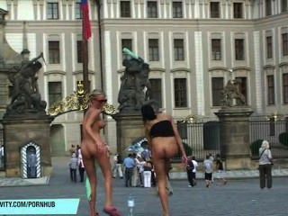 desnudas en la calle