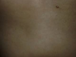 ñiña le gusta mirar por la ventana hombre manturvandose